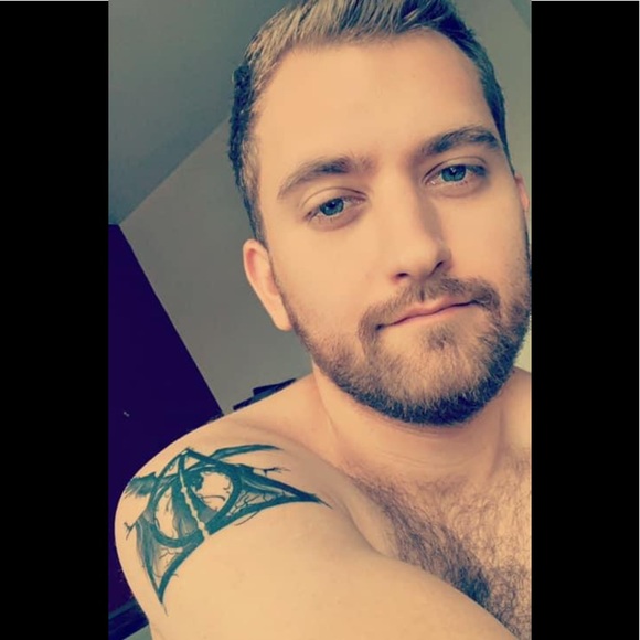 Meet your Posher. - Picture 6 of 6